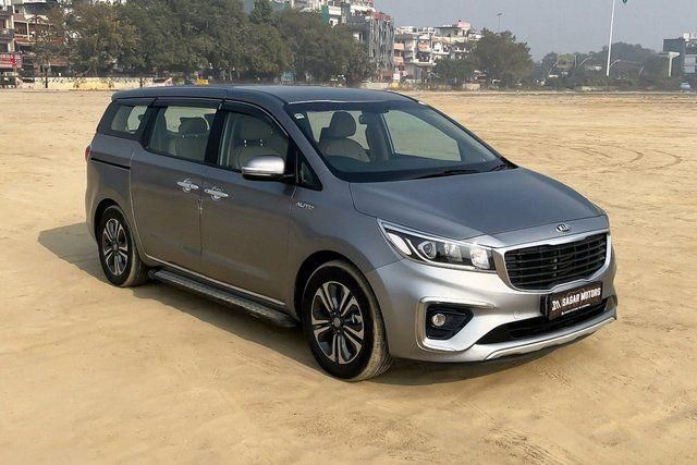 Second-hand 2020 Kia Carnival Premium for sale in New Delhi