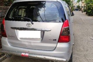 Used 2.5 V Diesel 8-seater
