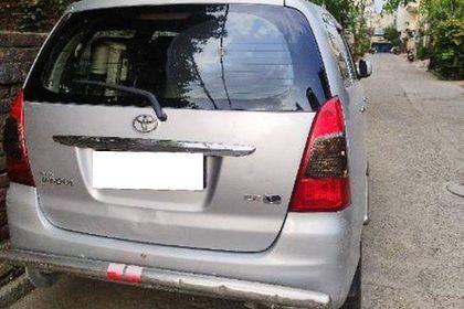 2009 Toyota Innova 2.5 V Diesel 8-seater