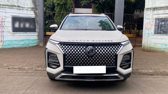Second-hand 2024 MG Hector Plus Select Pro CVT 7Str 2024-2025 for sale in Pune