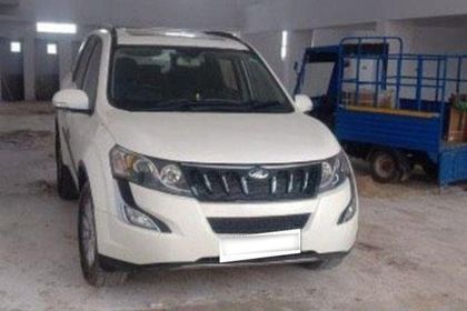 2018 Mahindra XUV500 R W10 FWD