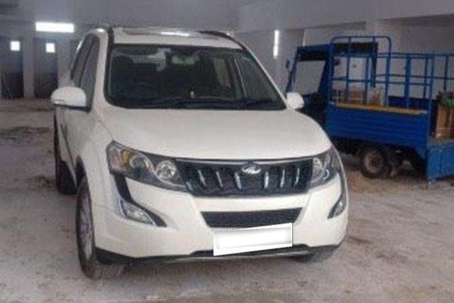 Mahindra XUV500 R W10 FWD Second-hand 2018 Mahindra XUV500 R W10 FWD for sale in Ahmedabad