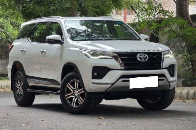 Second-hand 2025 Toyota Fortuner 4X2 AT for sale in New Delhi
