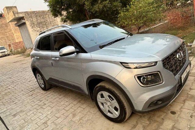 Hyundai Venue S Plus Second-hand 2022 Hyundai Venue S Plus for sale in Gohana