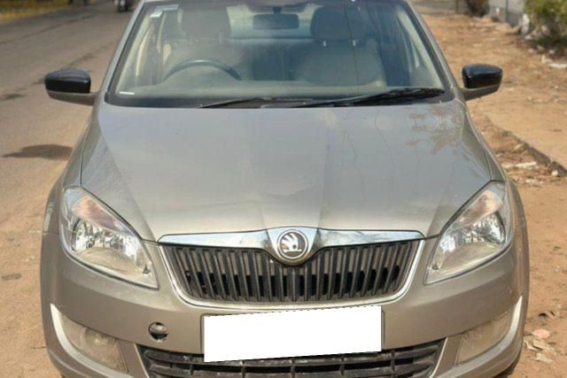 Skoda Rapid 1.5 TDI AT Ambition With Alloy Wheel Second-hand 2015 Skoda Rapid 1.5 TDI AT Ambition With Alloy Wheel for sale in Chennai