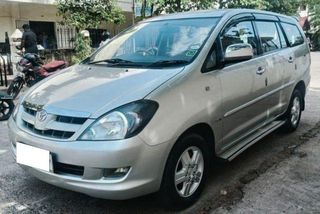 Used 2.5 V Diesel 7-seater