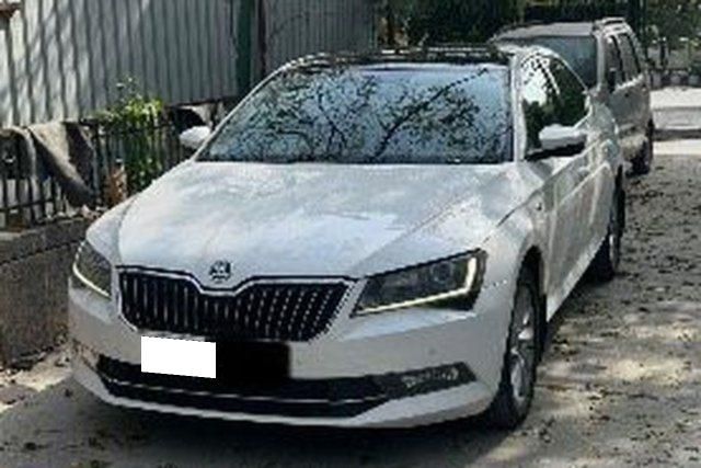 Skoda Superb LK 1.8 TSI AT Second-hand 2017 Skoda Superb LK 1.8 TSI AT for sale in New Delhi