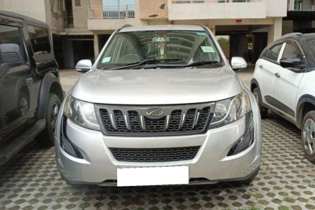 Mahindra XUV500 AT W6 1.99 mHawk Second-hand 2017 Mahindra XUV500 AT W6 1.99 mHawk for sale in Noida