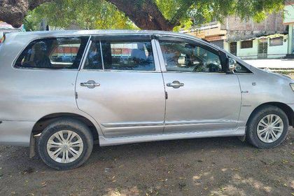 2014 टोयोटा इनोवा 2.5 G (Diesel) 7 Seater BS IV