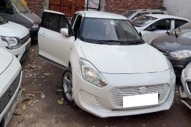 Second-hand 2021 Maruti Suzuki Swift LXI for sale in New Delhi