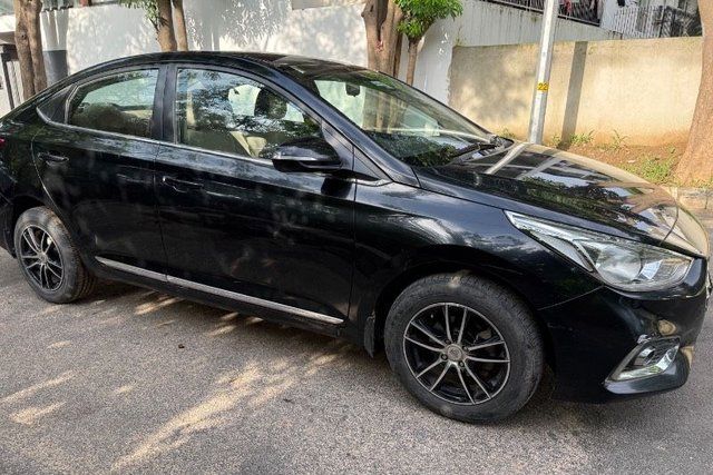 Hyundai Verna CRDi 1.6 EX Second-hand 2017 Hyundai Verna CRDi 1.6 EX for sale in Fatehpur