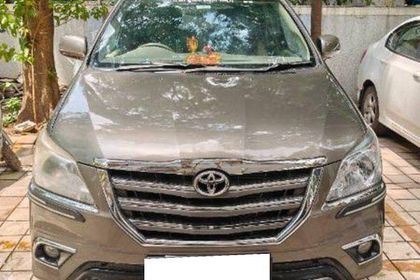 2014 Toyota Innova 2.5 जी (Diesel) 7 Seater BS IV
