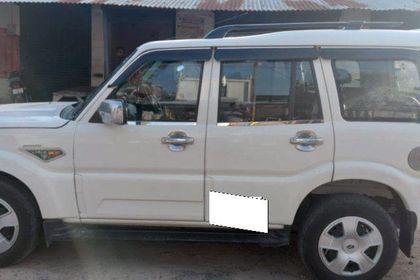 2017 Mahindra Scorpio Intelli Hybrid S6 Plus