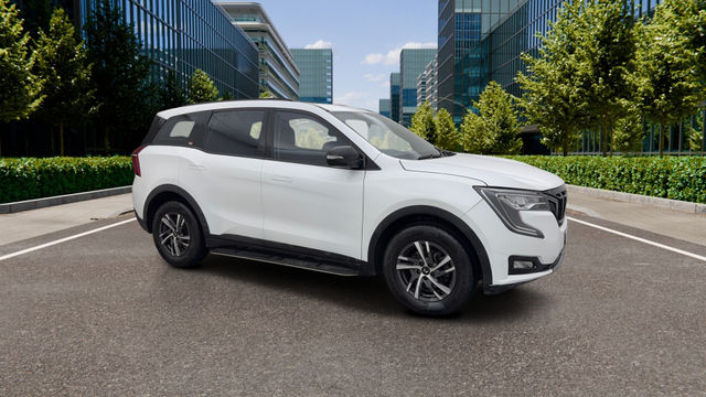 Mahindra XUV700 AX3 5Str Second-hand 2024 Mahindra XUV700 AX3 5Str for sale in Pune