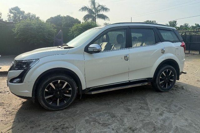 Second-hand 2019 Mahindra XUV500 W11 बीएस4 for sale in Kushinagar