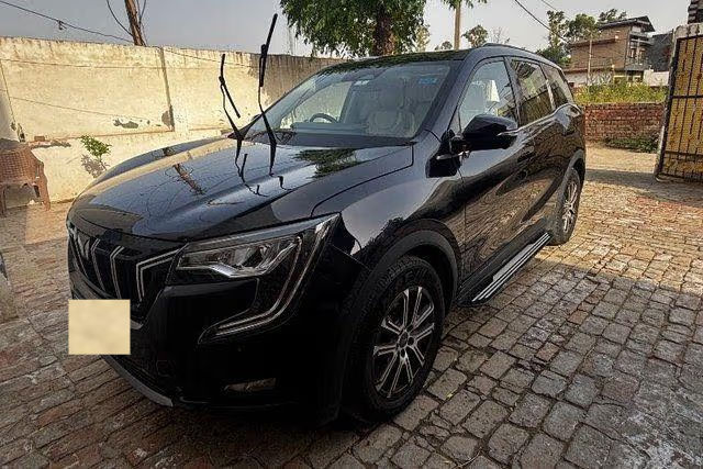 Mahindra XUV700 AX7 7Str AT Second-hand 2023 Mahindra XUV700 AX7 7Str AT for sale in Chandigarh