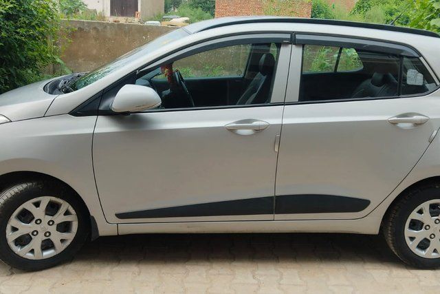 Hyundai Grand i10 Sportz Second-hand 2015 Hyundai Grand i10 Sportz for sale in Gurgaon