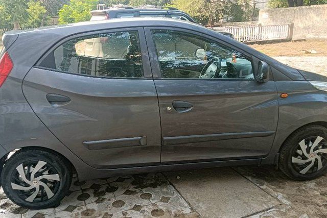 Hyundai EON Era Plus Second-hand 2018 Hyundai EON Era Plus for sale in Neemrana