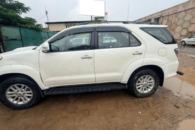 Second-hand 2014 Toyota Fortuner 4x2 Manual for sale in New Delhi