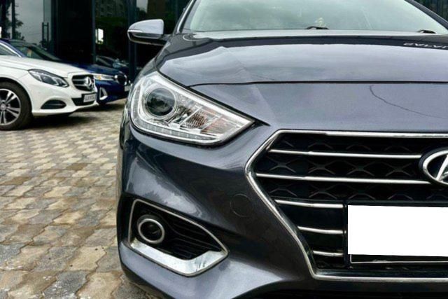 Hyundai Verna CRDi 1.6 SX Option Second-hand 2019 Hyundai Verna CRDi 1.6 SX Option for sale in Ahmedabad