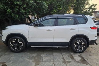 2024 Tata Safari Accomplished Dark