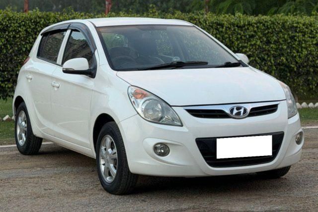 Second-hand 2012 Hyundai i20 Sportz 1.4 CRDi for sale in Chandigarh