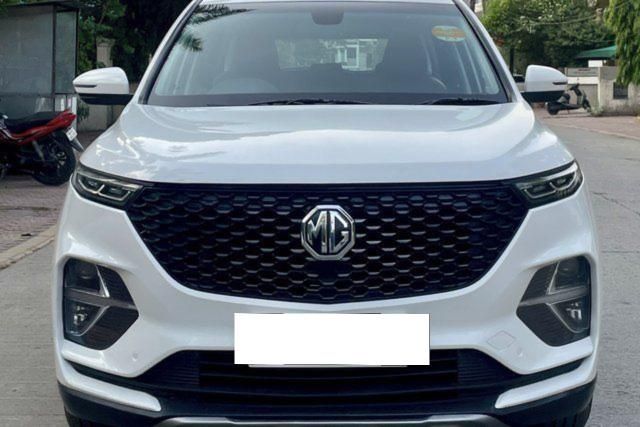 MG Hector Plus Select Diesel MT 7 STR Second-hand 2023 MG Hector Plus Select Diesel MT 7 STR for sale in Indore