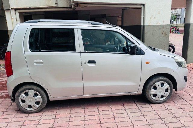 Second-hand 2017 Maruti Suzuki Wagon R वीएक्सआई BS IV for sale in Vapi