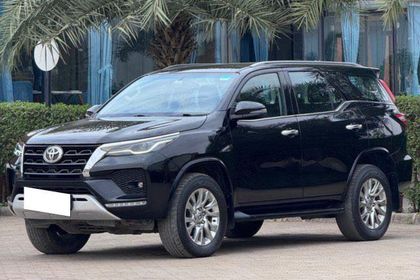 2022 Toyota Fortuner 4x4 डीजल AT बीएस6