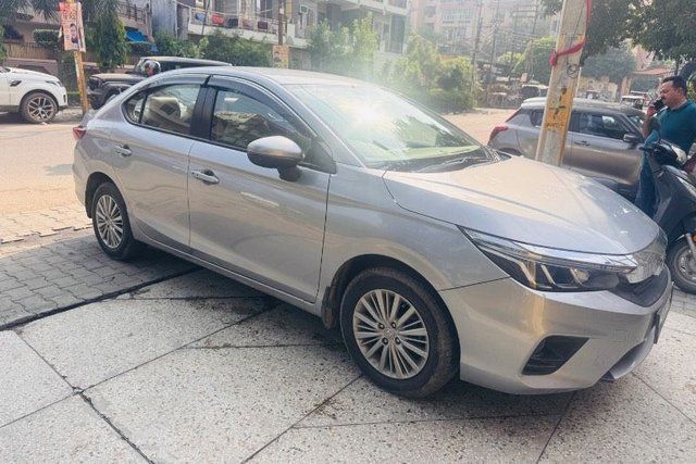 Second-hand 2022 Honda City वी MT for sale in Ghaziabad