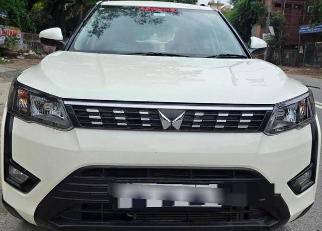 Mahindra XUV300 W6 AMT Diesel Second-hand 2024 Mahindra XUV300 W6 AMT Diesel for sale in New Delhi