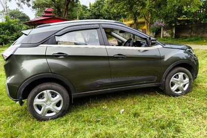 2023 Tata Nexon एक्सएम प्लस एस रेनफोर्स्ड बीएस6