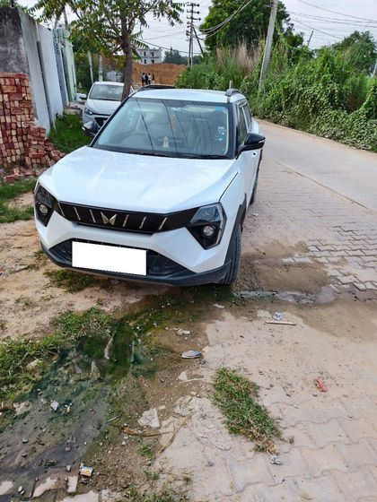2024 Mahindra XUV 3XO एमएक्स1