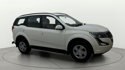 2020 Mahindra XUV500 W7