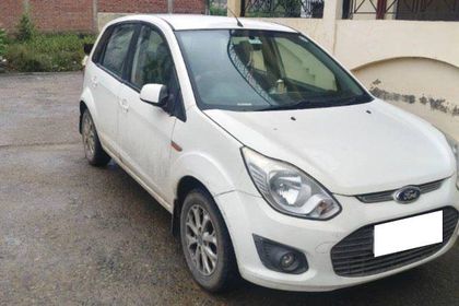2013 Ford Figo पेट्रोल Titanium