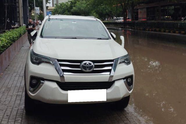 Toyota Fortuner 2.8 2WD MT बीएस4 Second-hand 2018 Toyota Fortuner 2.8 2WD MT बीएस4 for sale in Ahmedabad