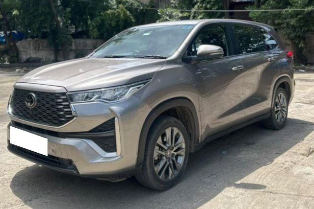 Second-hand 2025 Toyota Innova Hycross ZX Hybrid for sale in Mumbai