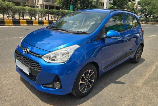 Second-hand 2017 Hyundai Grand i10 1.2 कप्पा स्पोर्टज़ ऑप्शन AT for sale in Ahmedabad