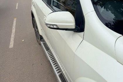 2020 Mahindra XUV500 W11 ऑप्शन