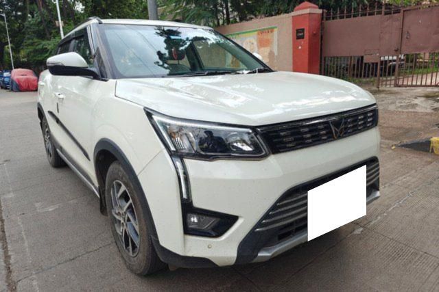 Mahindra XUV300 W8 Opt AMT Second-hand 2023 Mahindra XUV300 W8 Opt AMT for sale in Mumbai