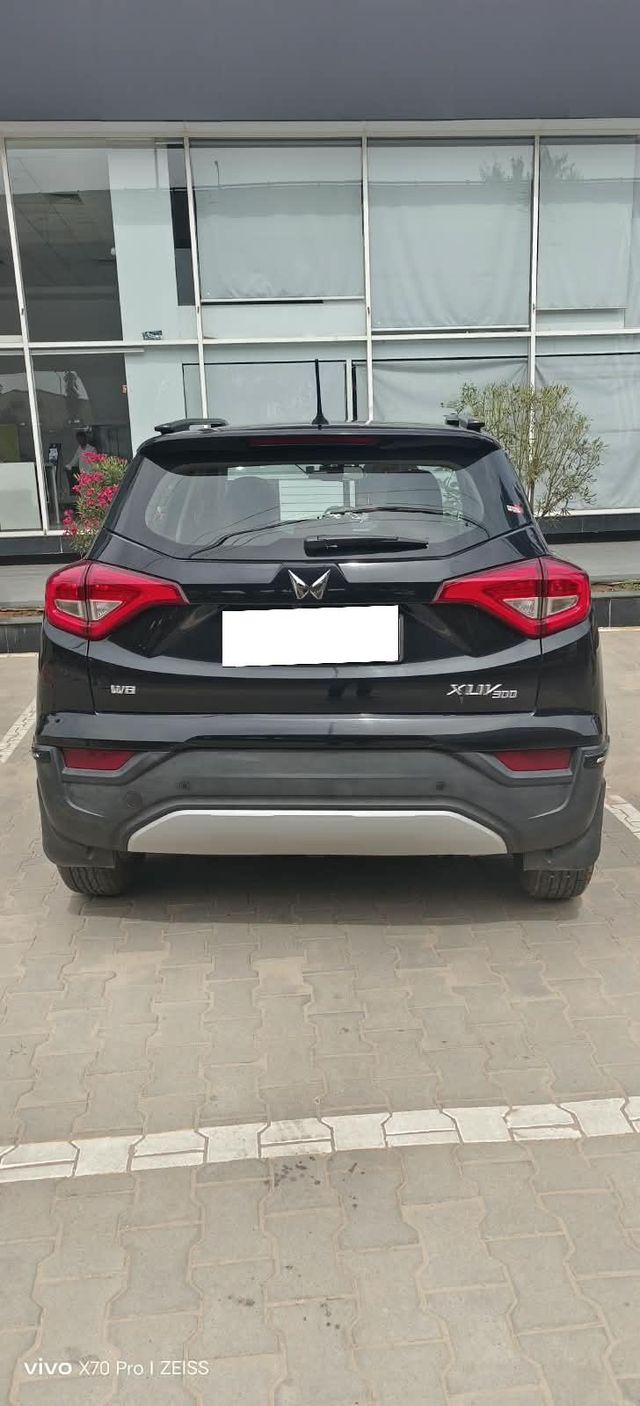 Mahindra XUV300 W8 Second-hand 2024 Mahindra XUV300 W8 for sale in Bangalore