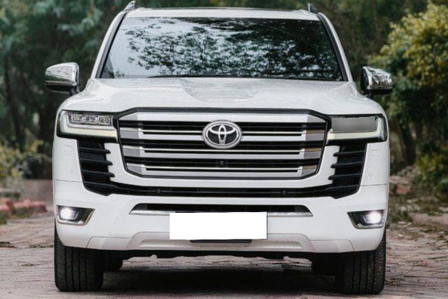 Buy Used Toyota Land Cruiser 300 ZX of 2023 model @ 1,79,75,000