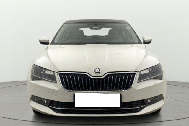 Second-hand 2018 Skoda Superb स्टाइल 1.8 TSI MT for sale in Poonamallee