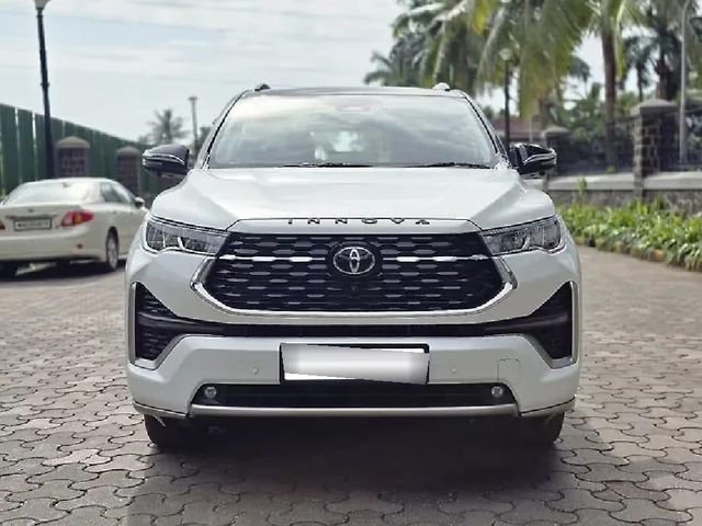 Second-hand 2025 Toyota Innova Hycross ZX Hybrid for sale in Mumbai