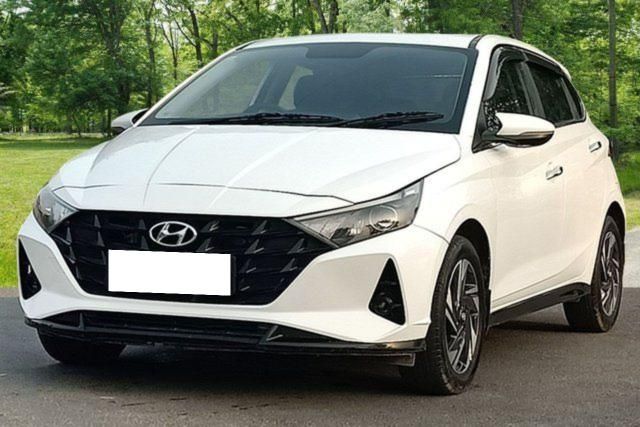 Second-hand 2023 Hyundai i20 Sportz IVT for sale in New Delhi