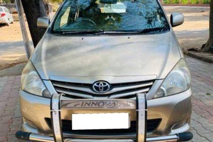 2012 Toyota Innova 2.5 VX 7 STR