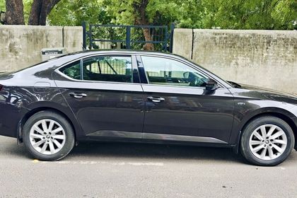 2016 Skoda Superb Ambition 1.8 TSI MT