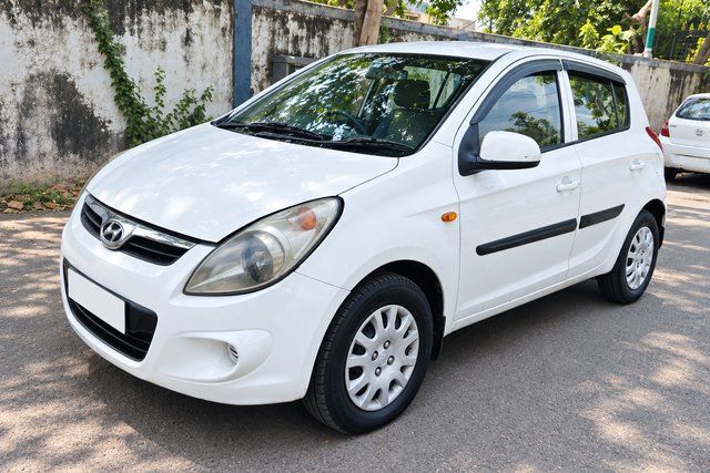 Second-hand 2011 Hyundai i20 1.2 Magna for sale in Surat