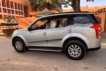 2017 Mahindra XUV500 R W10 FWD