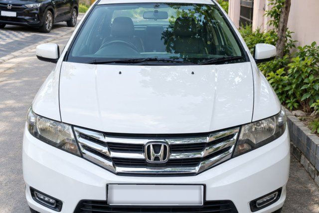 Second-hand 2012 Honda City 1.5 V MT Sunroof for sale in Faridabad